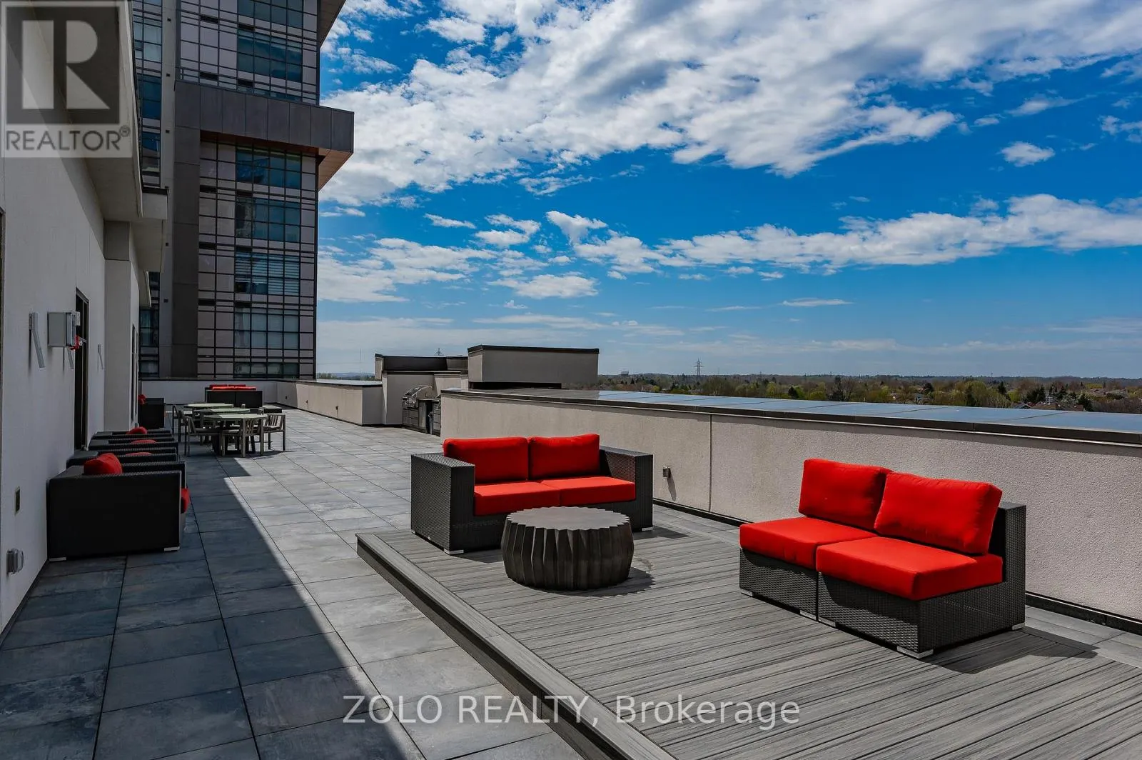 1011 - 470 DUNDAS STREET E