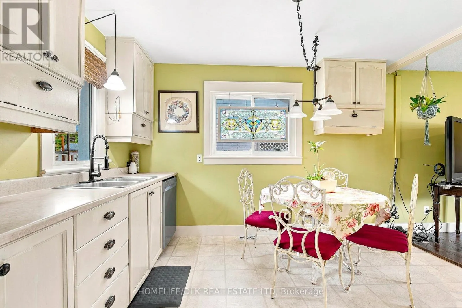 2269 KELLY'S AVENUE