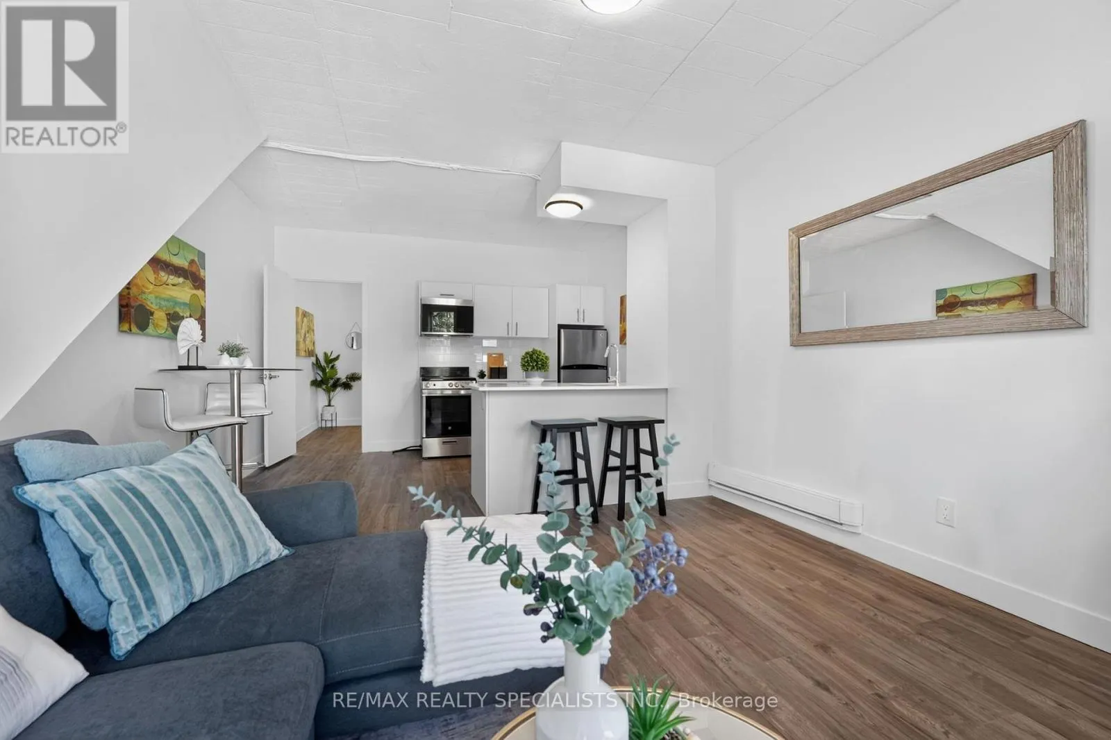 11 - 44 QUEENSTON STREET