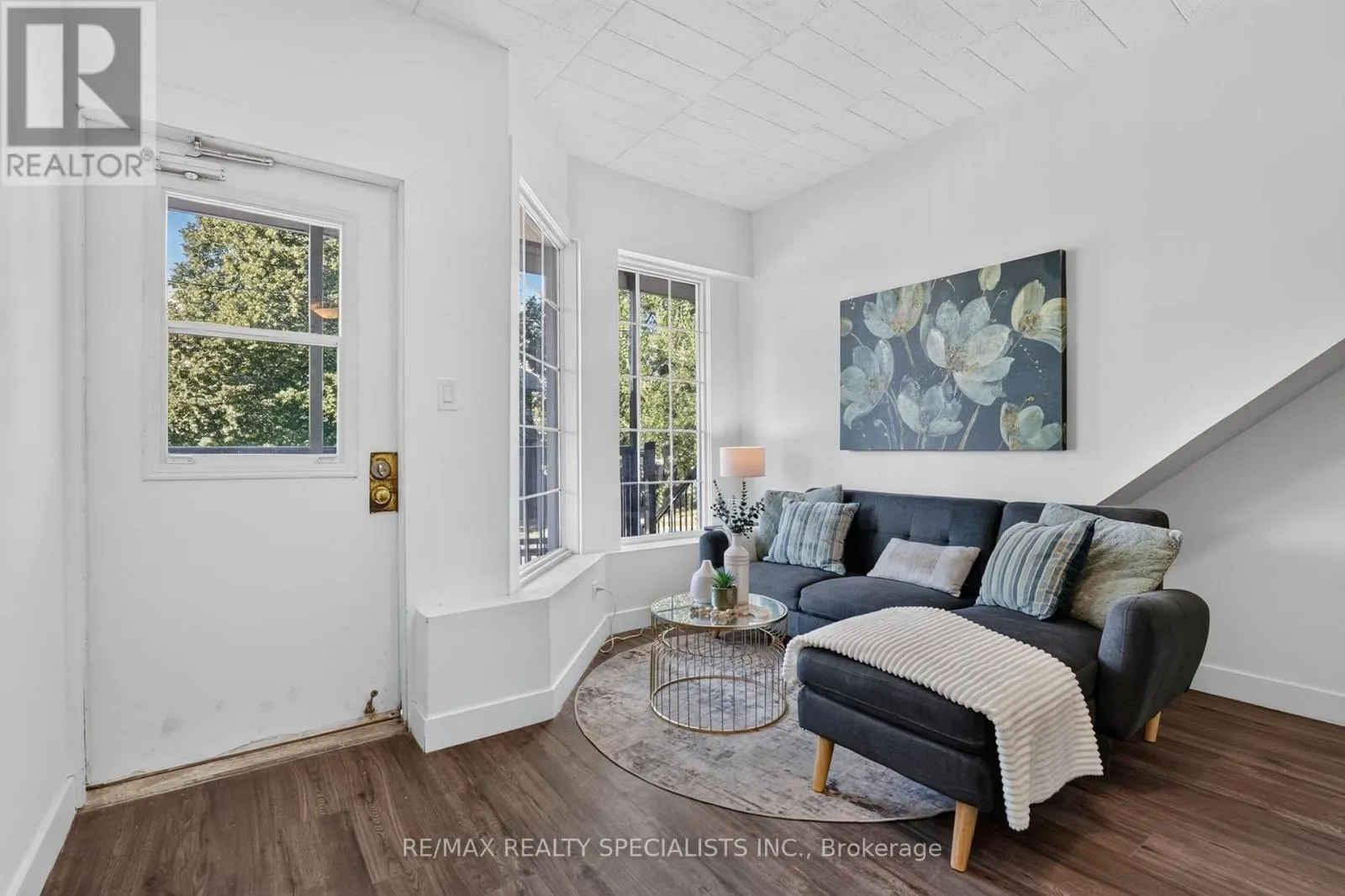 11 - 44 QUEENSTON STREET