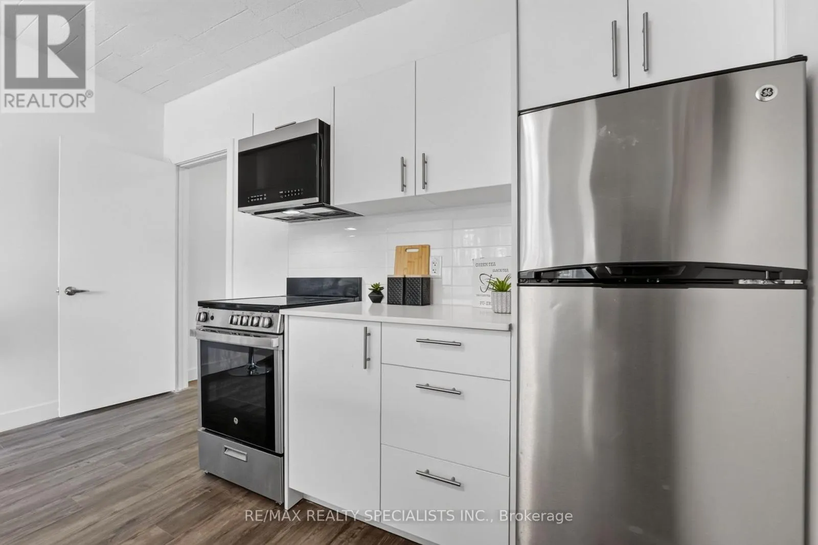 11 - 44 QUEENSTON STREET