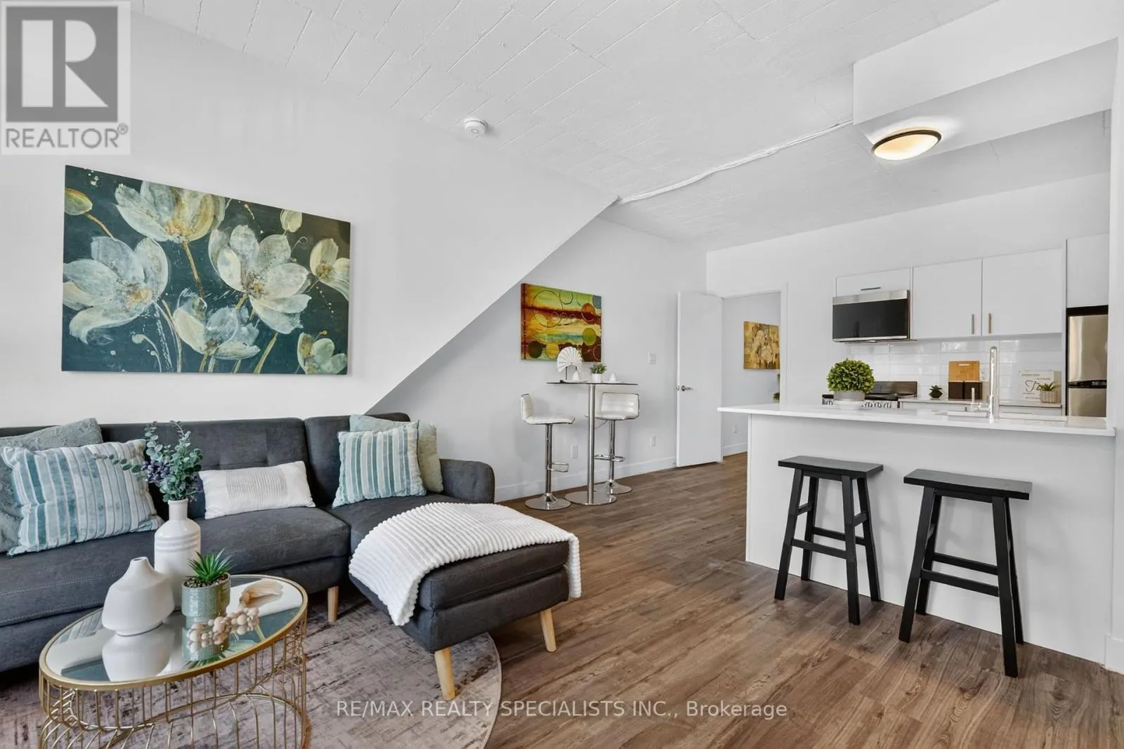 11 - 44 QUEENSTON STREET