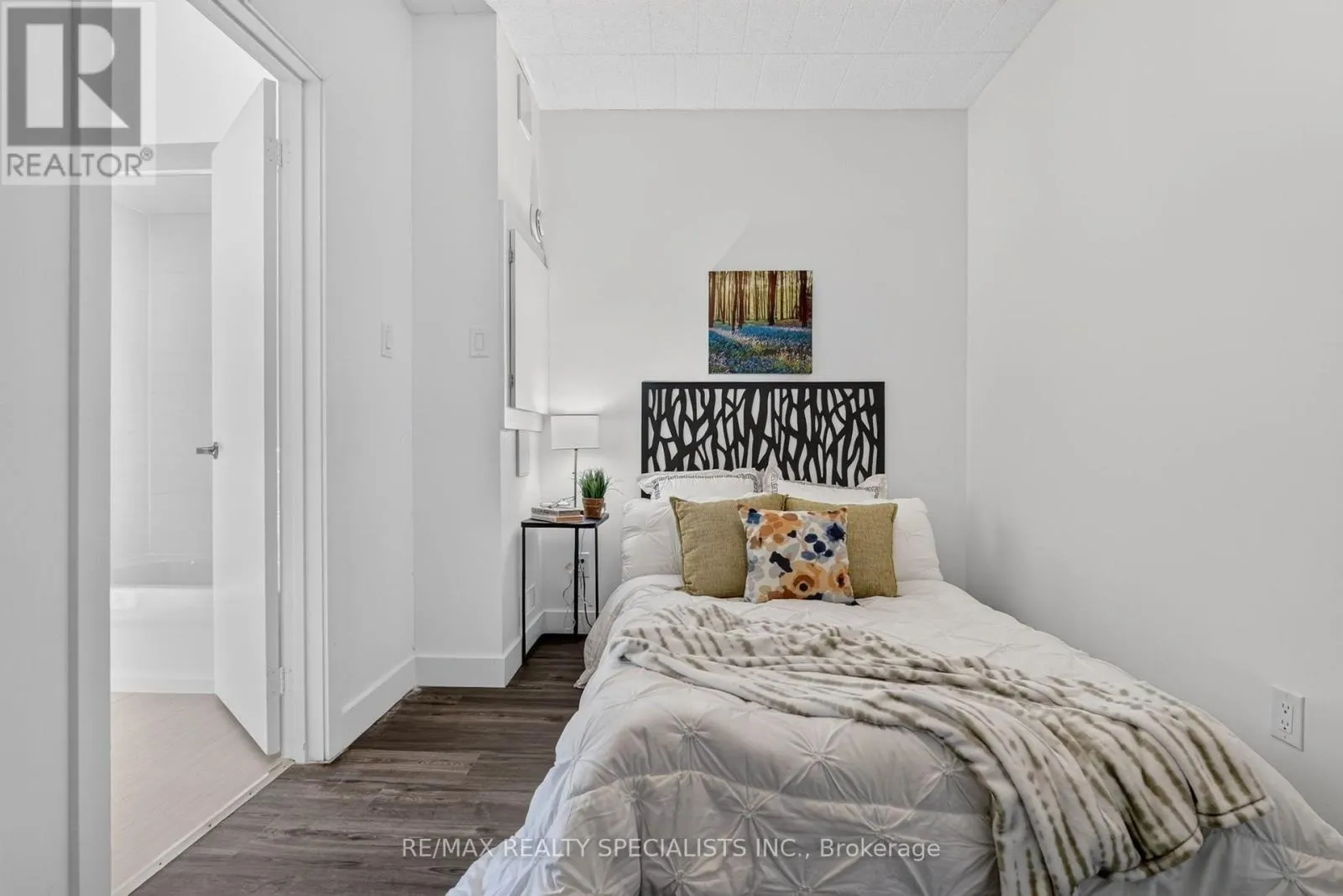 11 - 44 QUEENSTON STREET