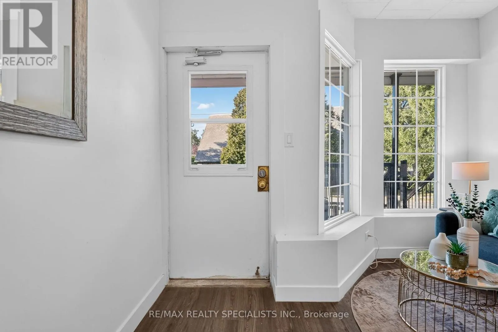 11 - 44 QUEENSTON STREET