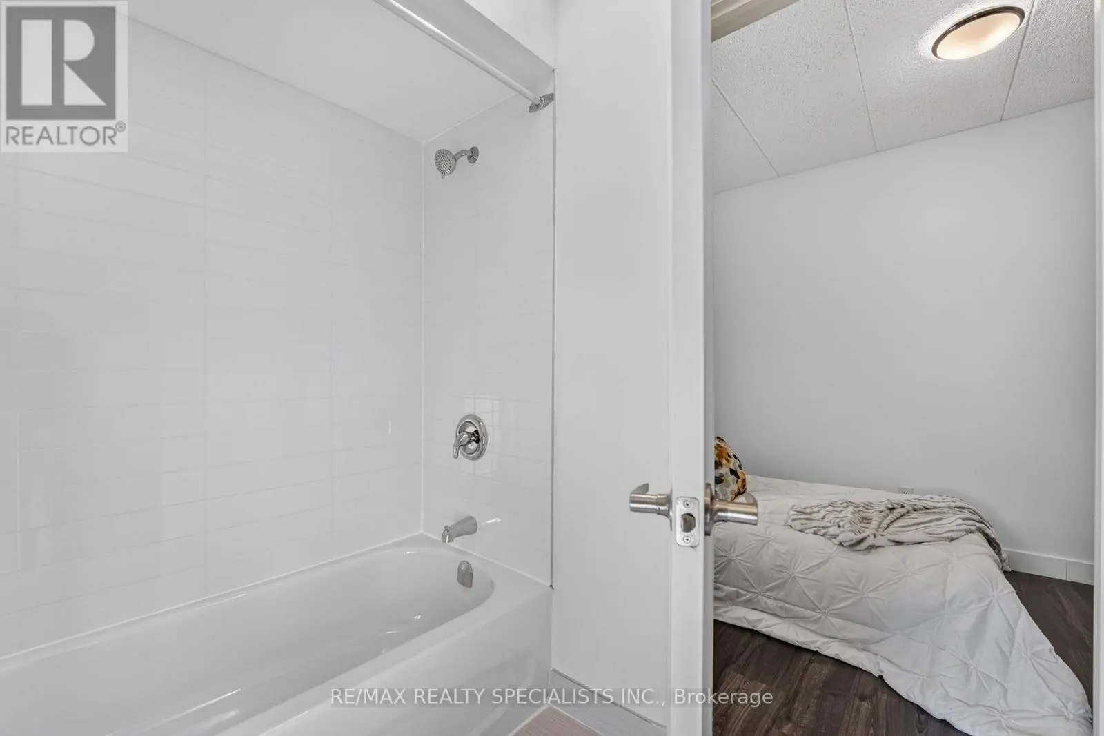 11 - 44 QUEENSTON STREET