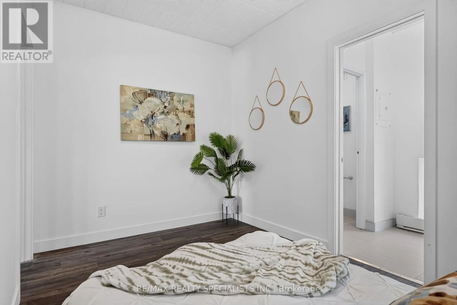 11 - 44 QUEENSTON STREET