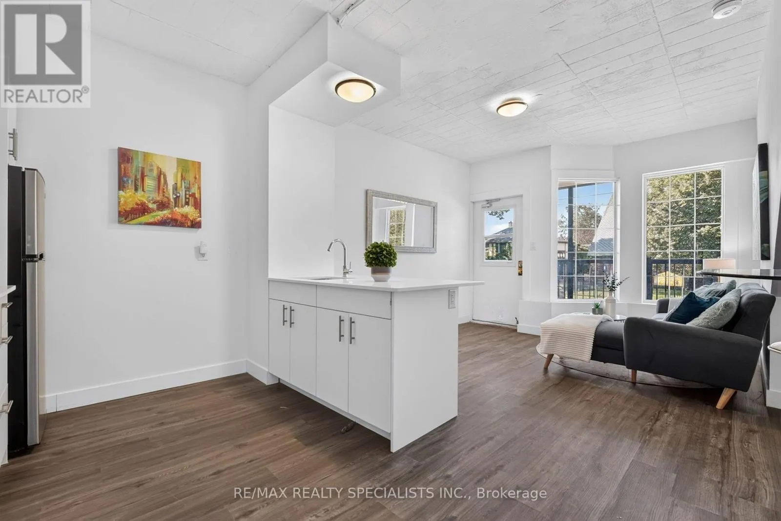 11 - 44 QUEENSTON STREET