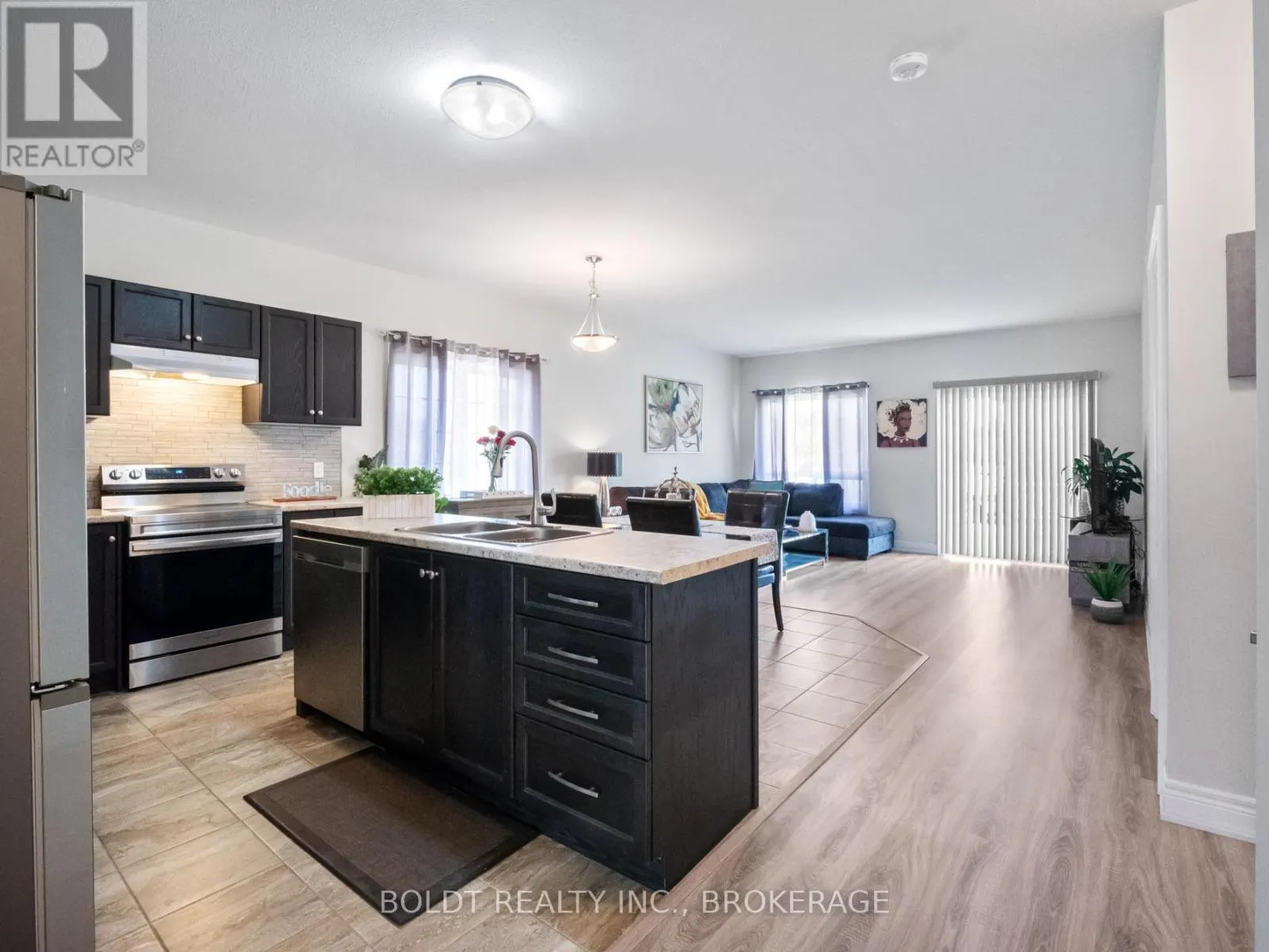 412 HUMMEL CRESCENT