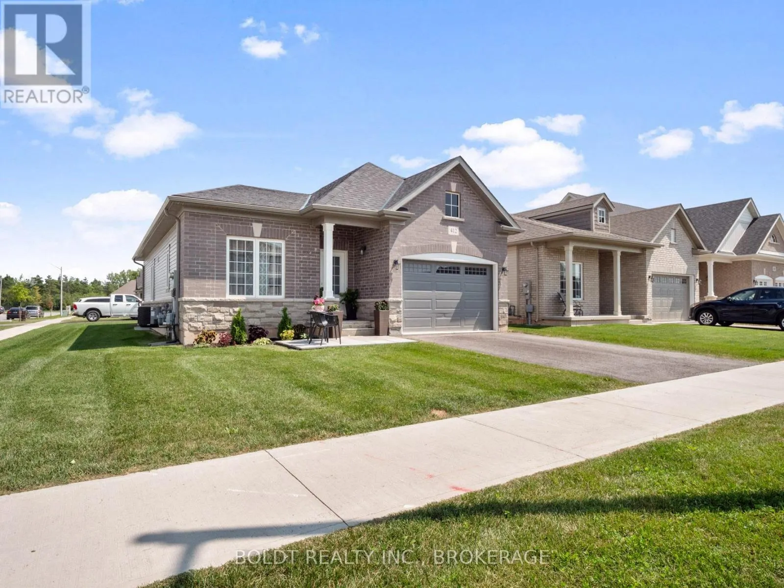 412 HUMMEL CRESCENT