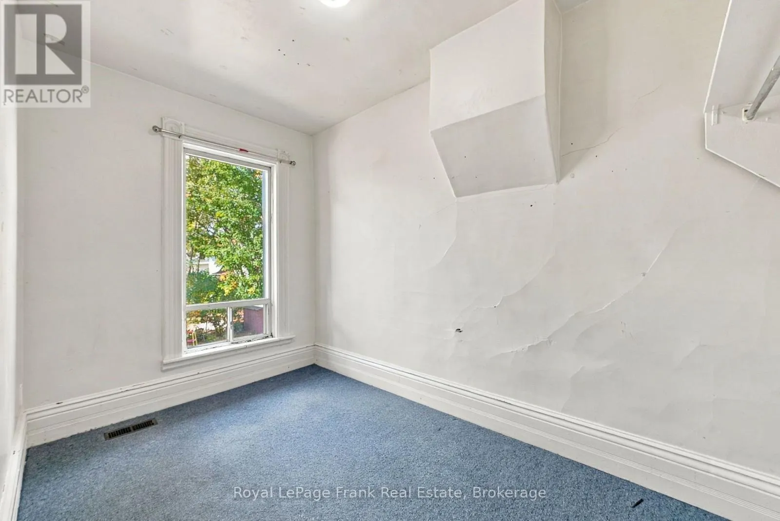 492 HOPKINS AVENUE