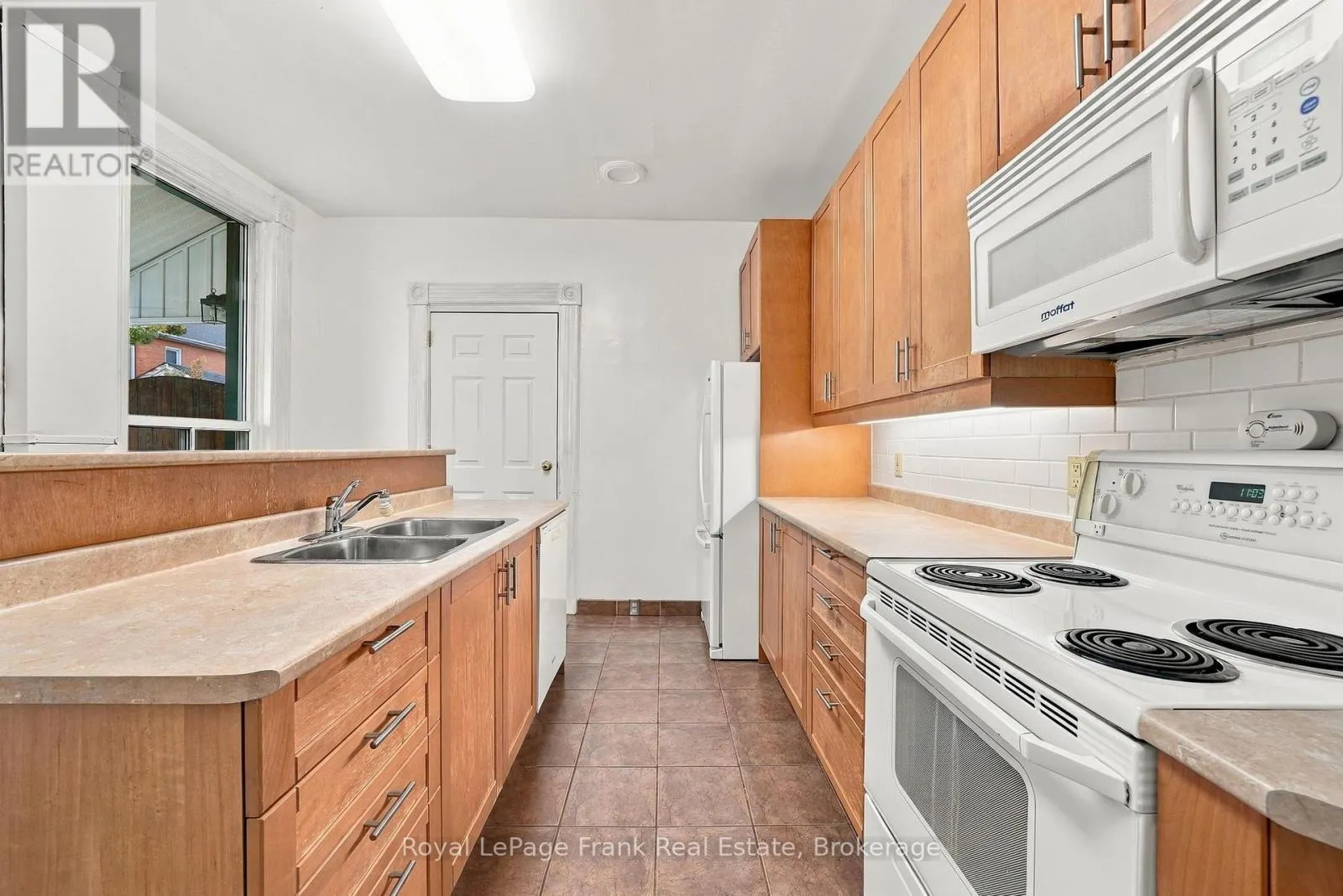 492 HOPKINS AVENUE