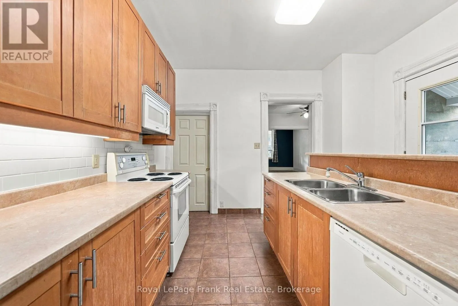492 HOPKINS AVENUE