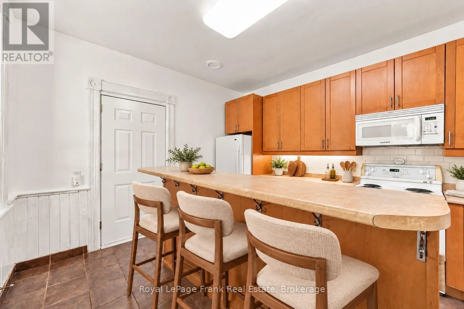 492 HOPKINS AVENUE