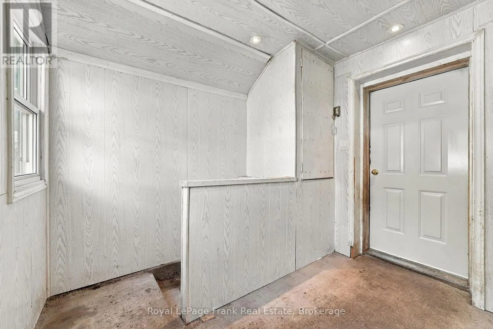 492 HOPKINS AVENUE