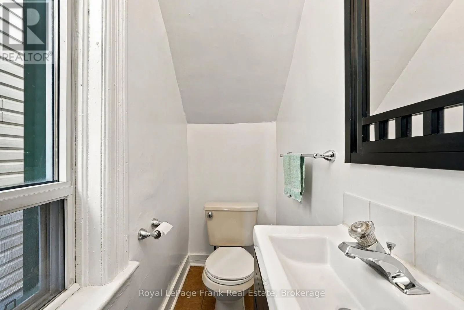 492 HOPKINS AVENUE