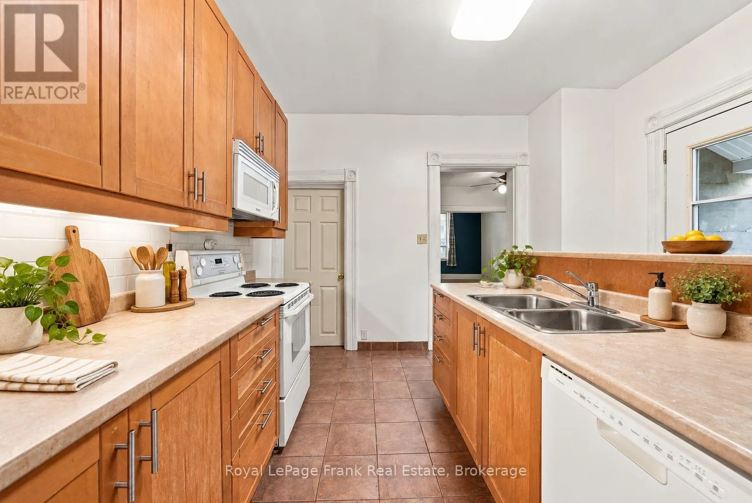 492 HOPKINS AVENUE