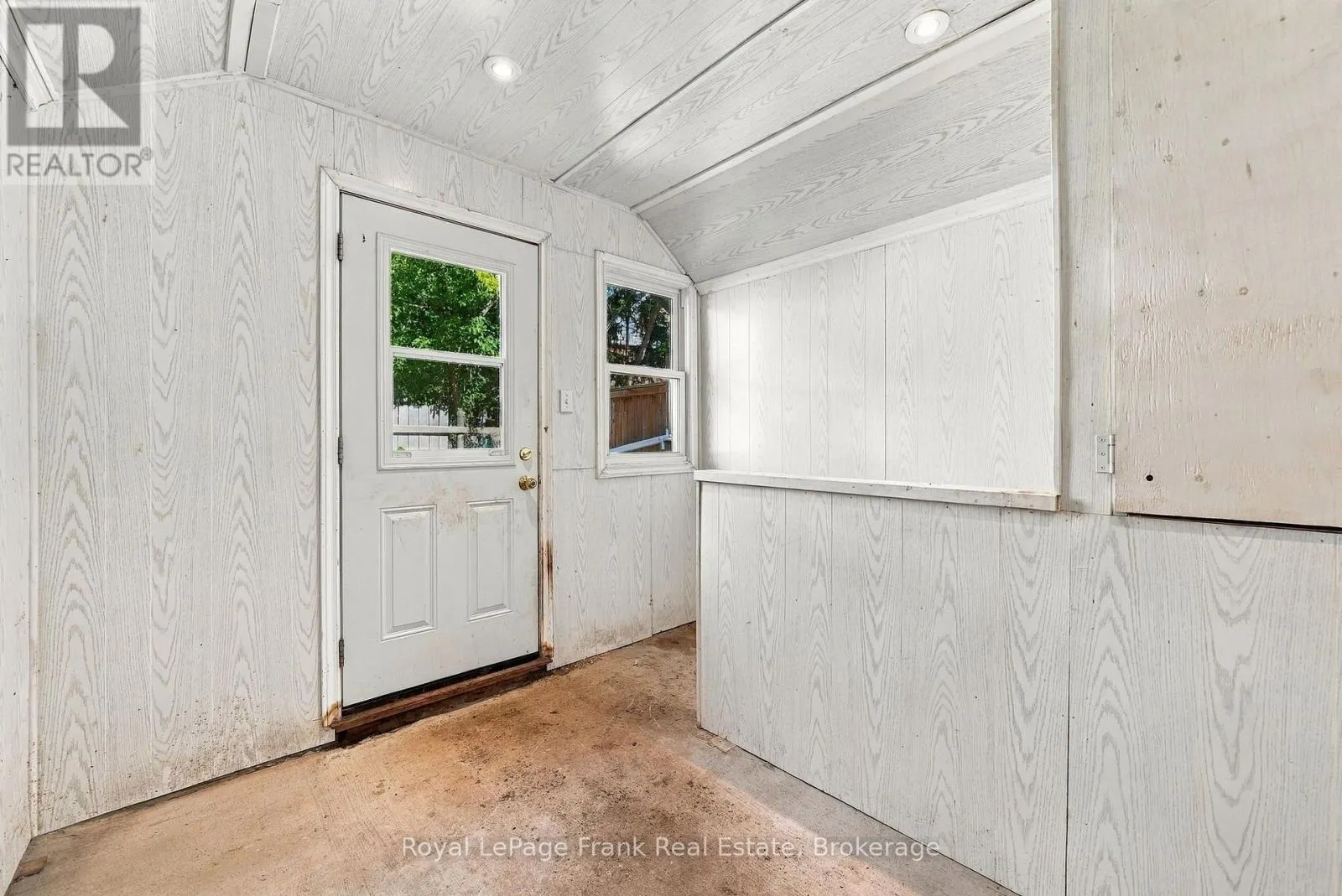 492 HOPKINS AVENUE