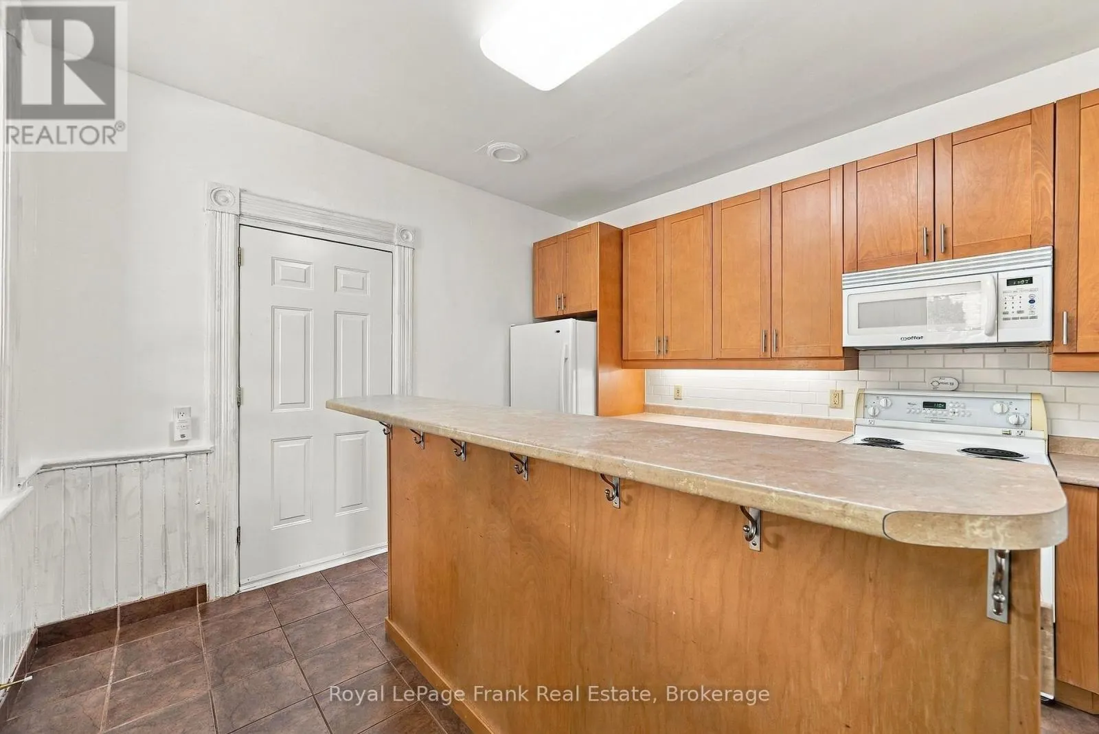492 HOPKINS AVENUE