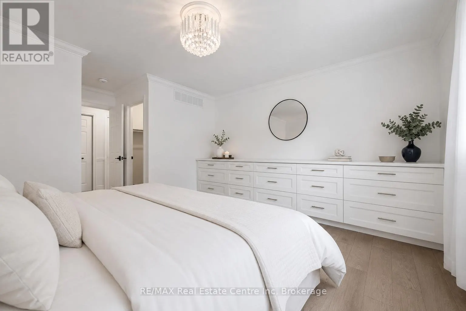 18 KEYS CRESCENT