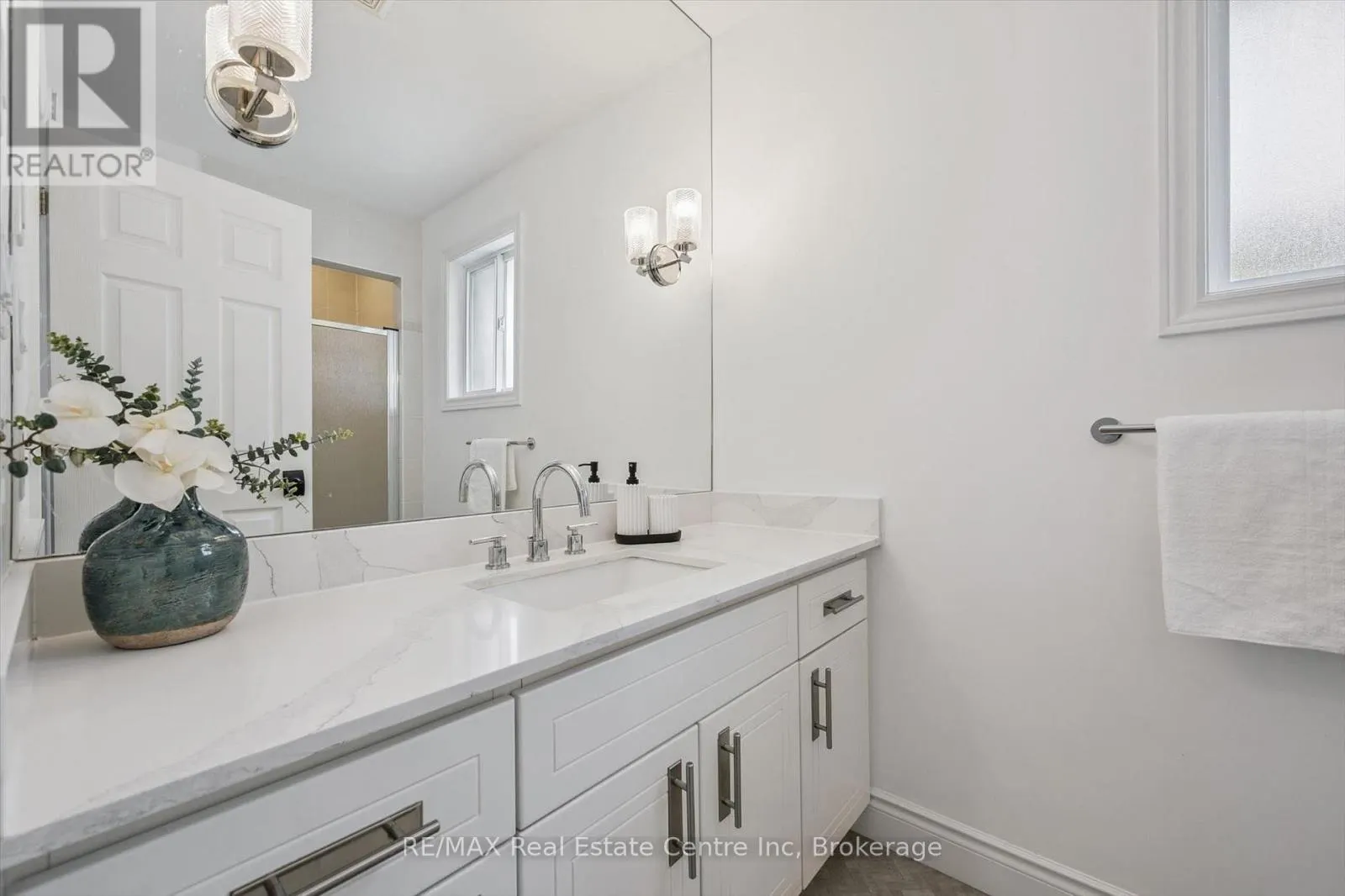 18 KEYS CRESCENT