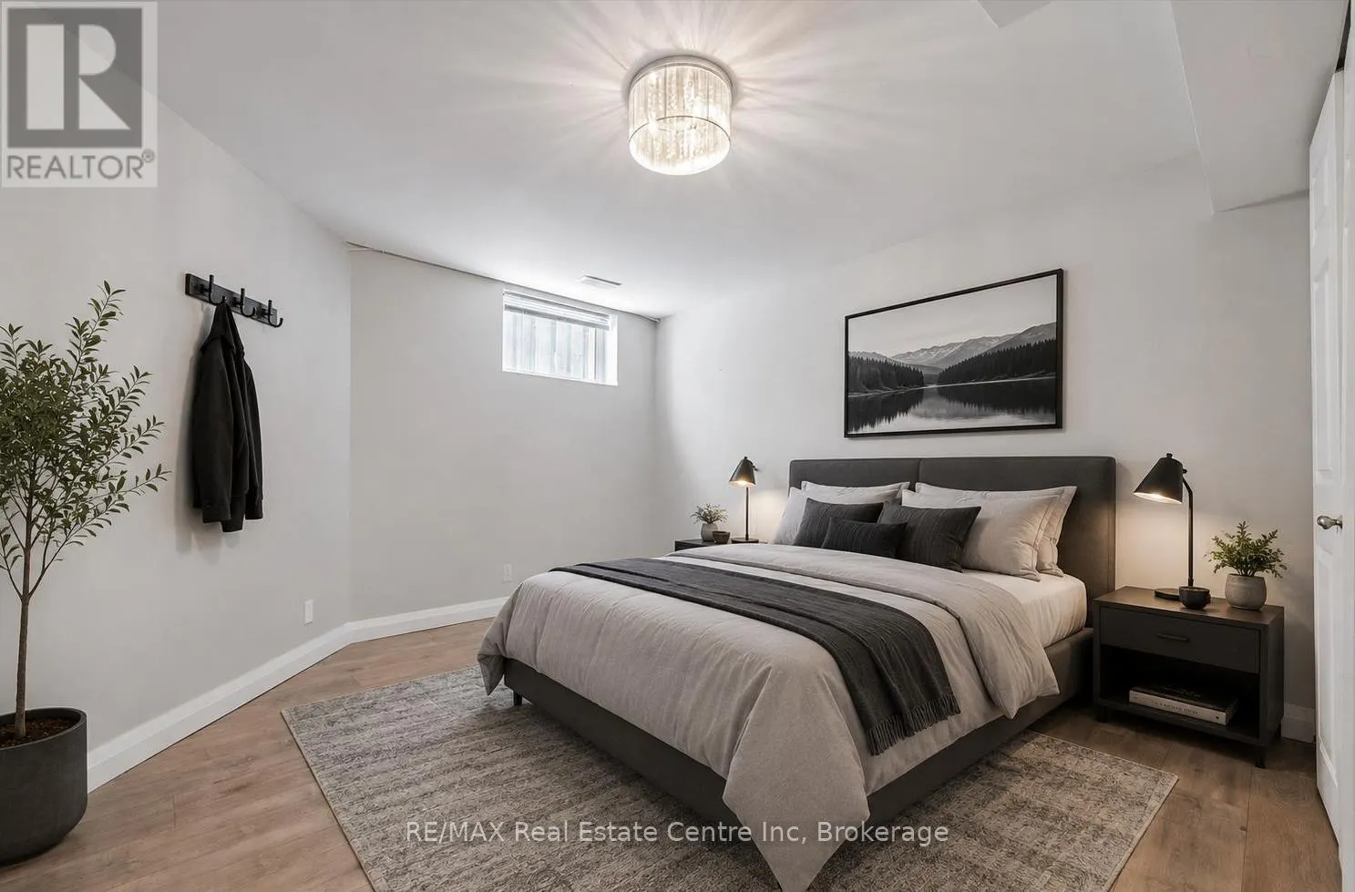 18 KEYS CRESCENT