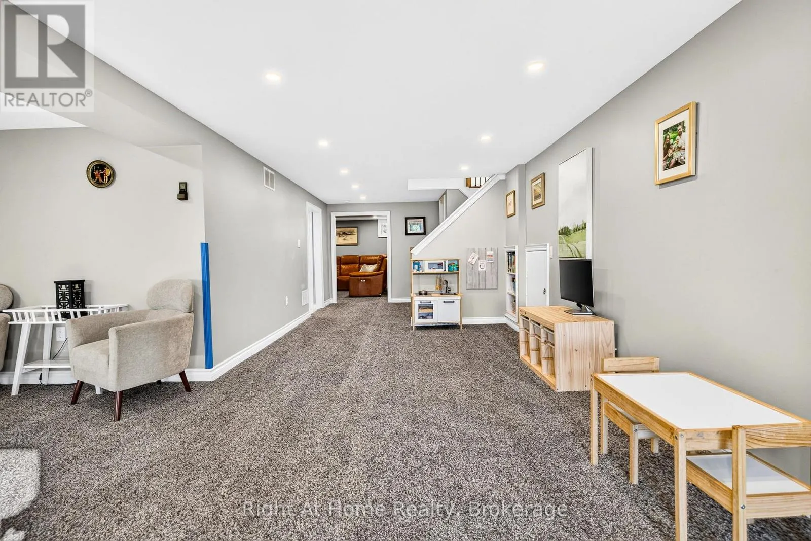 23 LAURENDALE AVENUE