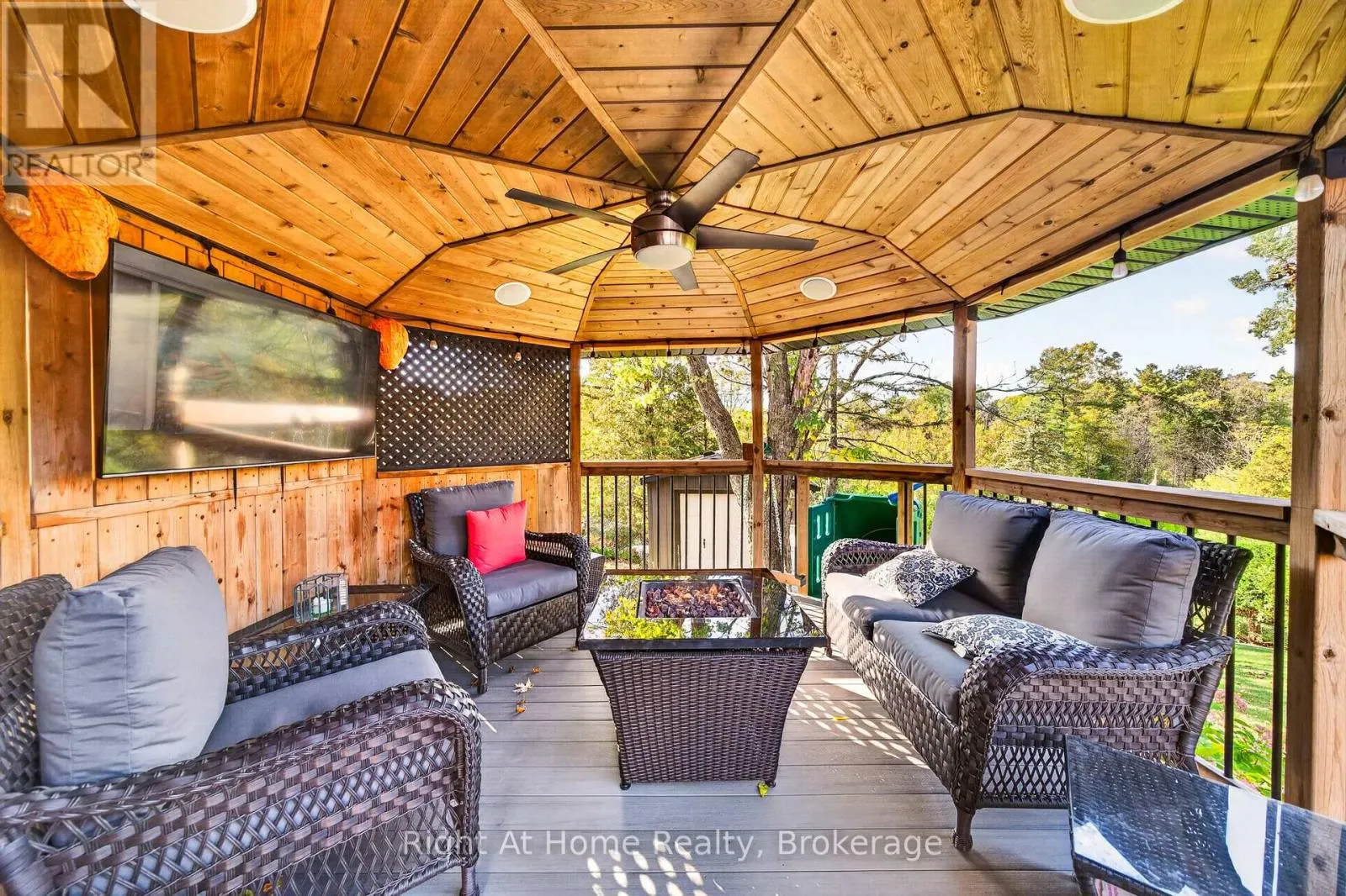 23 LAURENDALE AVENUE