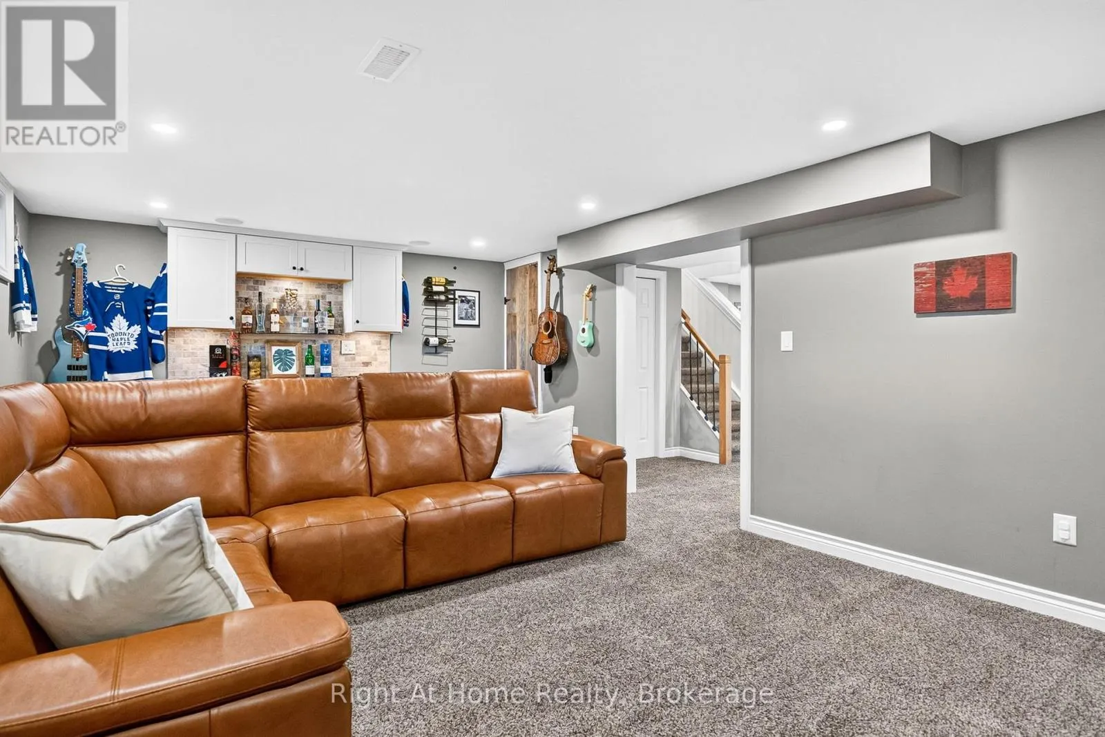 23 LAURENDALE AVENUE