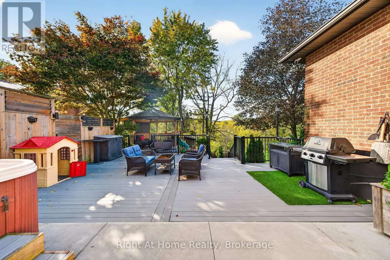 23 LAURENDALE AVENUE