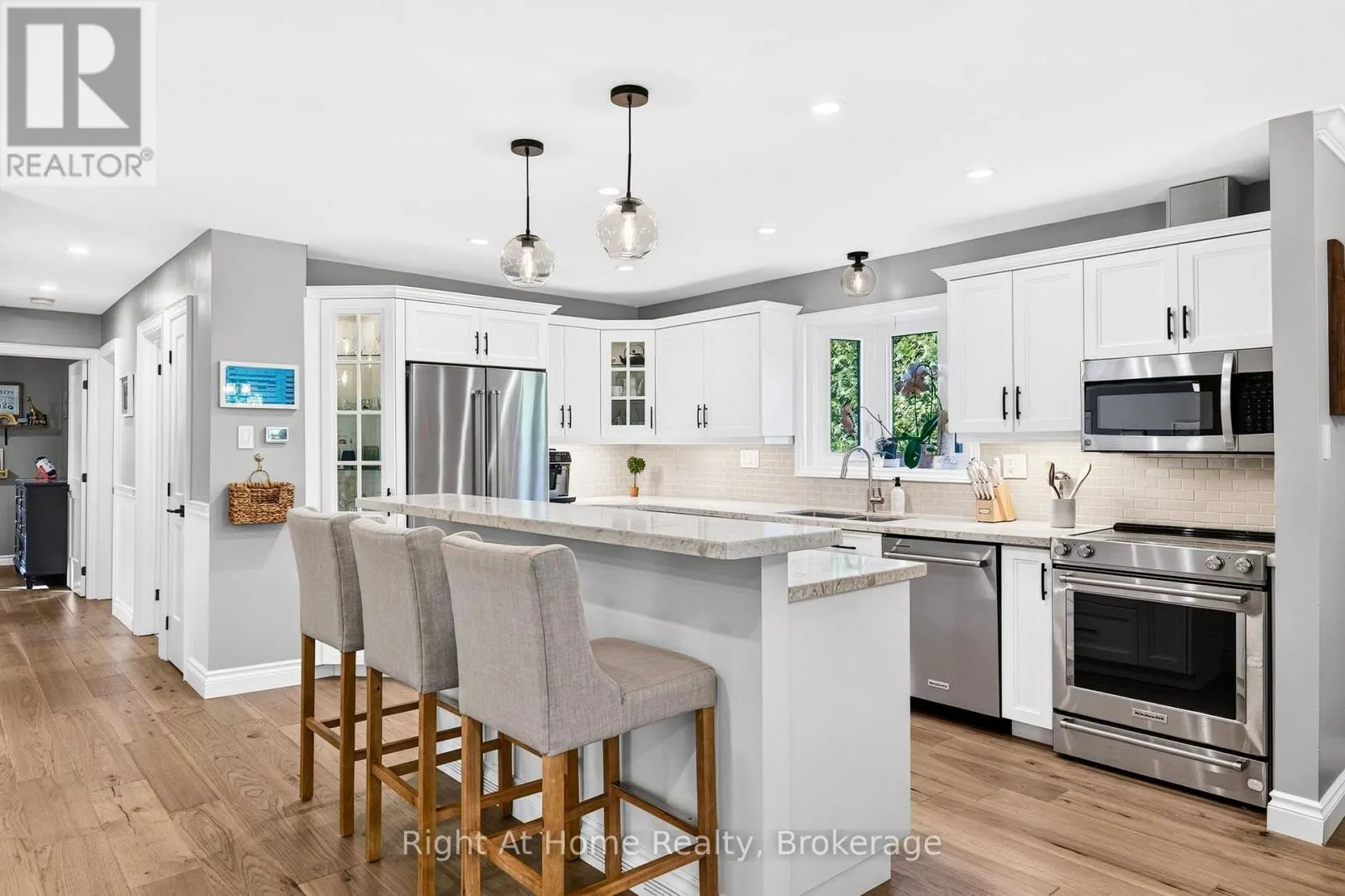 23 LAURENDALE AVENUE