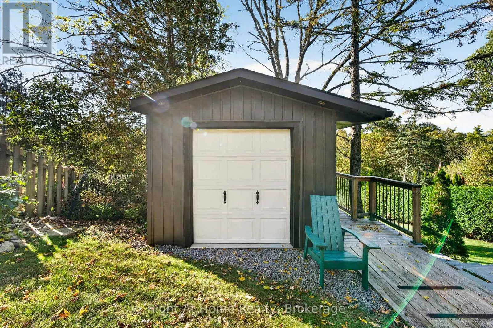 23 LAURENDALE AVENUE