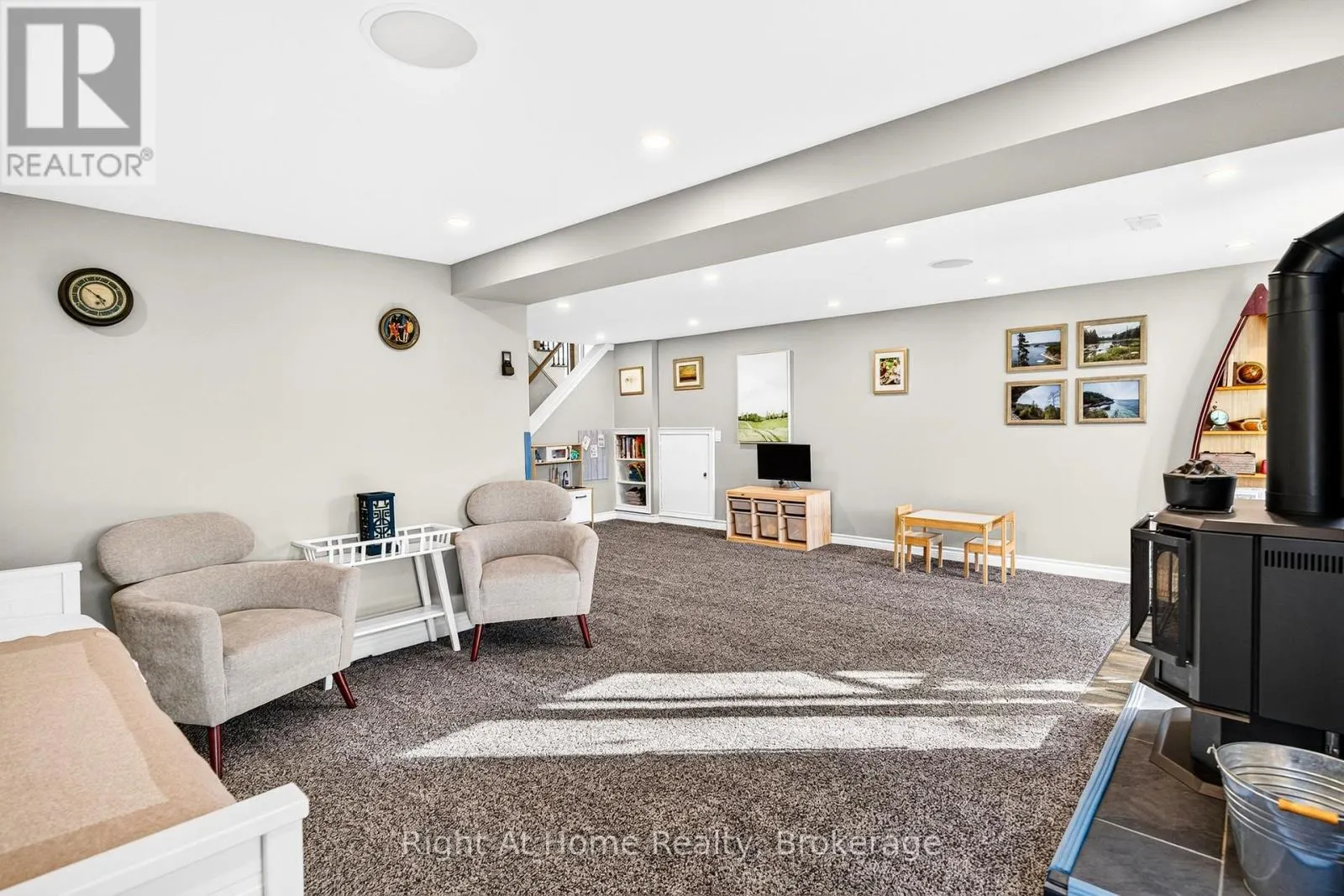 23 LAURENDALE AVENUE