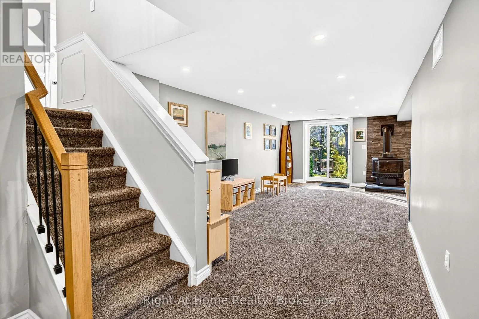 23 LAURENDALE AVENUE
