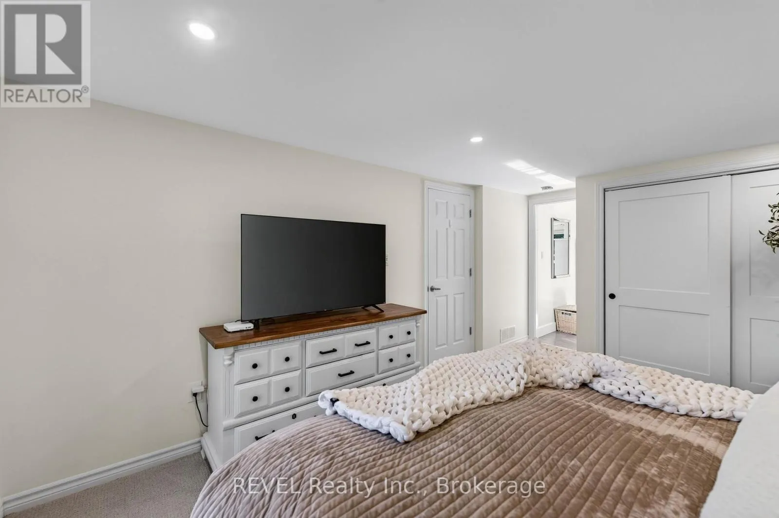 6 ELM AVENUE