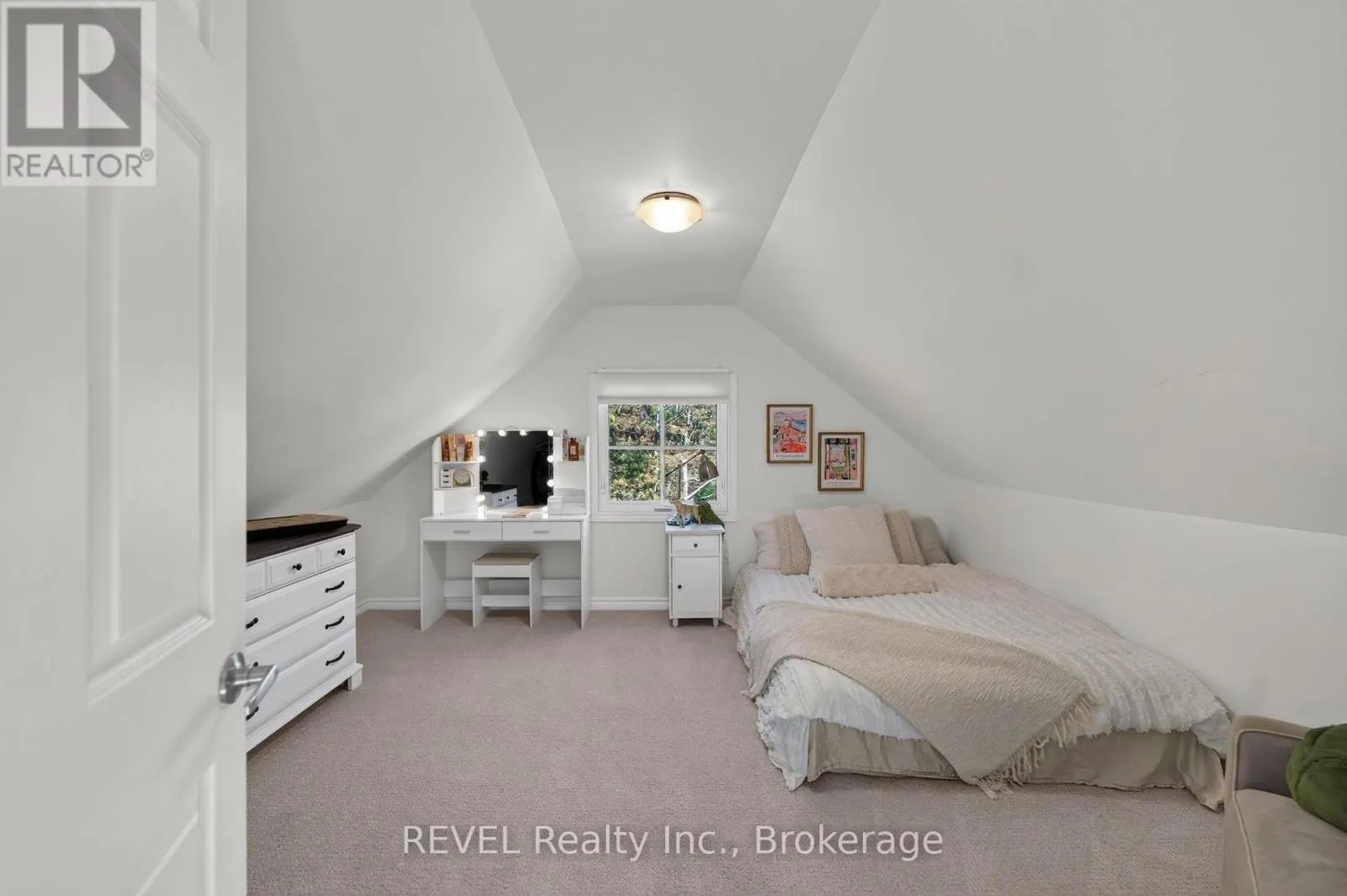 6 ELM AVENUE