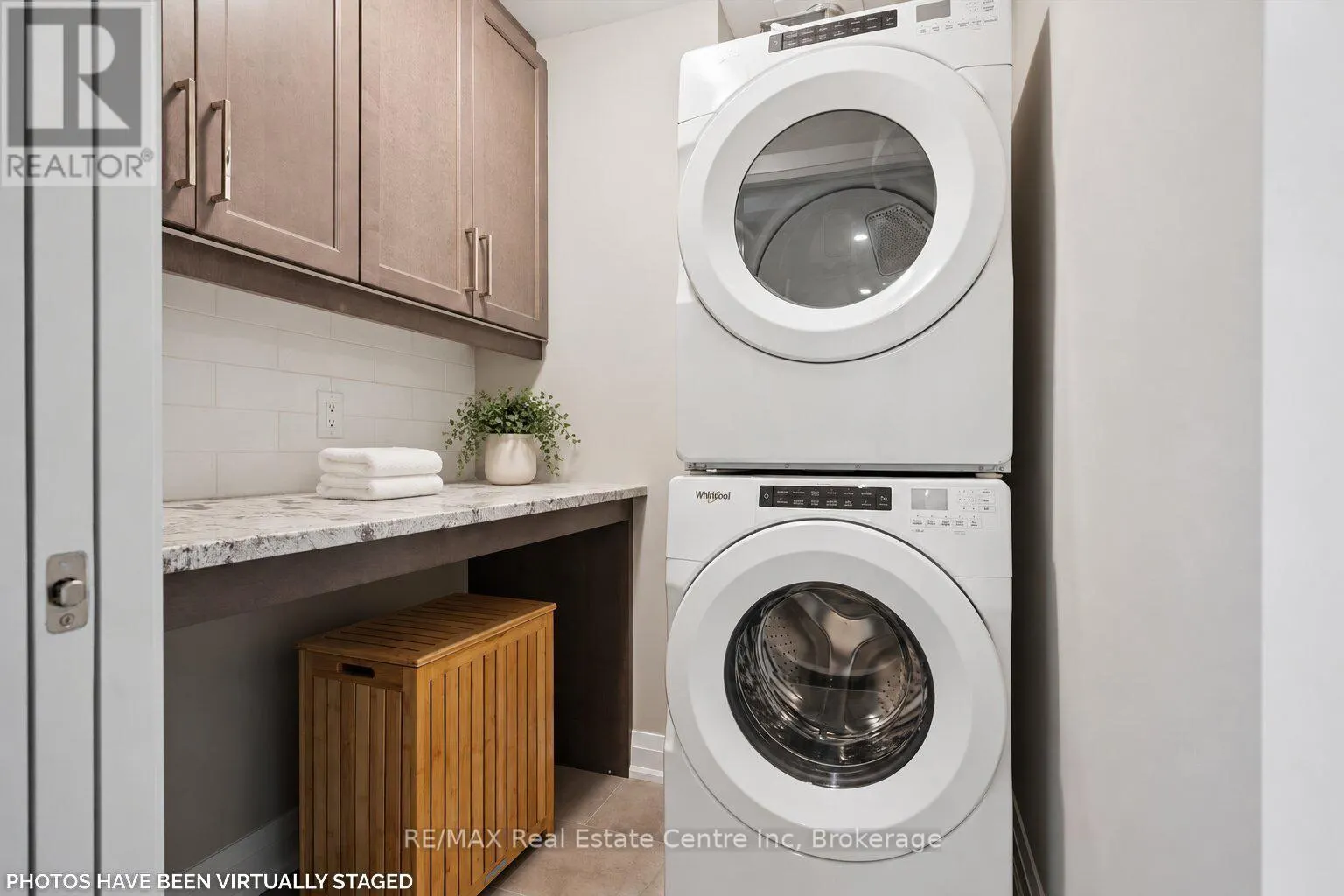 1104 - 71 WYNDHAM STREET S #1104