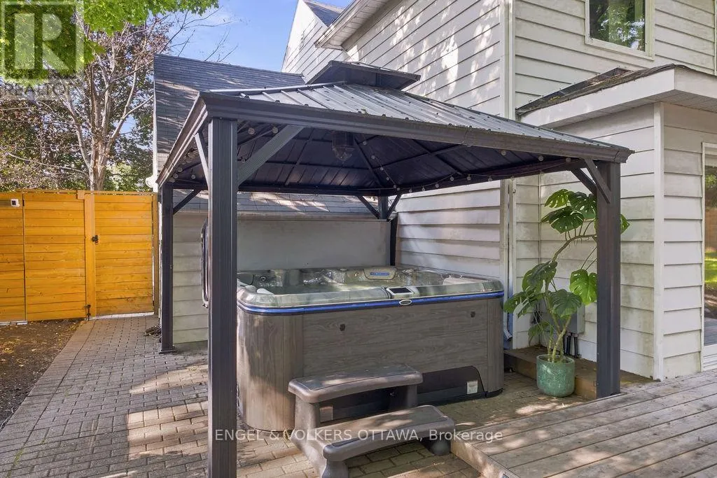 694 ISLAND PARK DRIVE