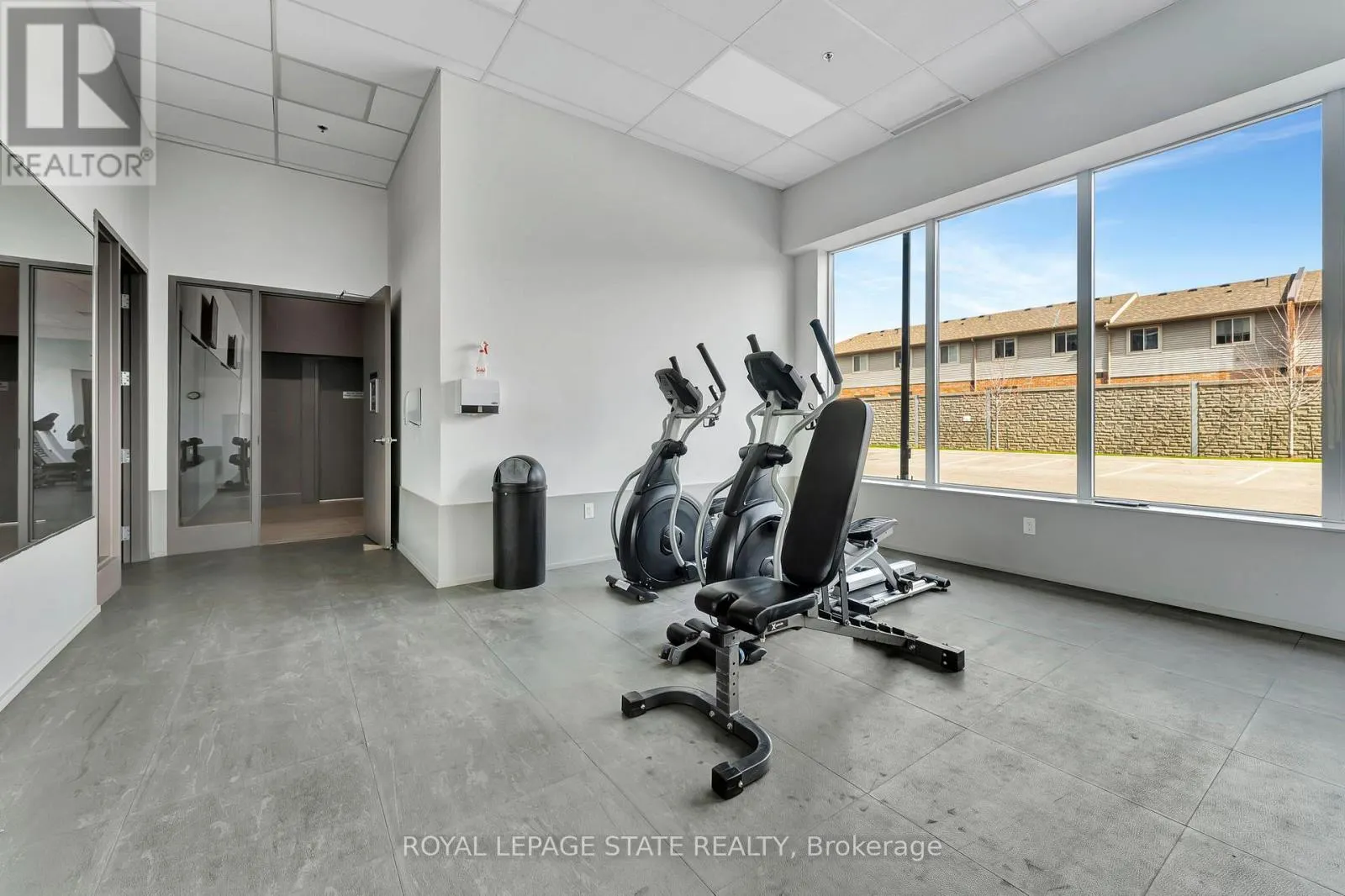708 - 550 NORTH SERVICE ROAD