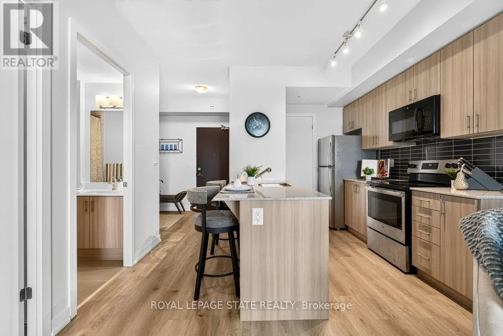 708 - 550 NORTH SERVICE ROAD