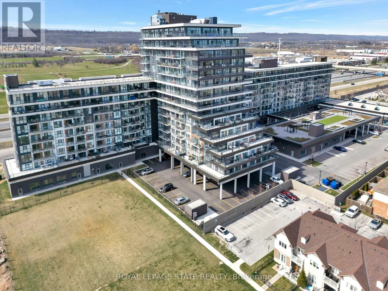 708 - 550 NORTH SERVICE ROAD