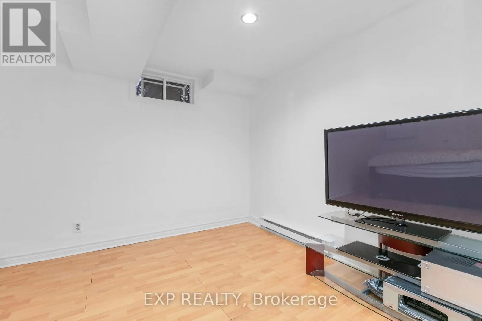 4 FULHAM COURT E