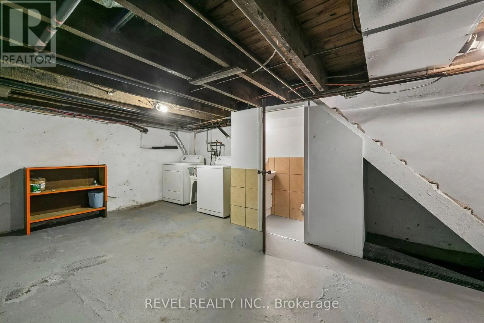 36 HOLTON AVENUE N