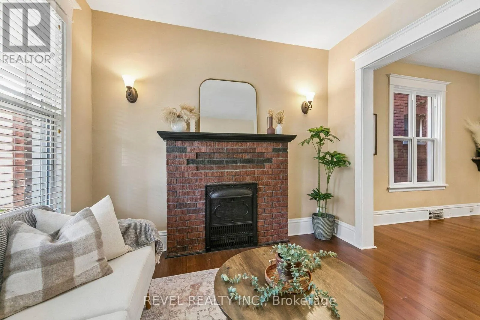 36 HOLTON AVENUE N