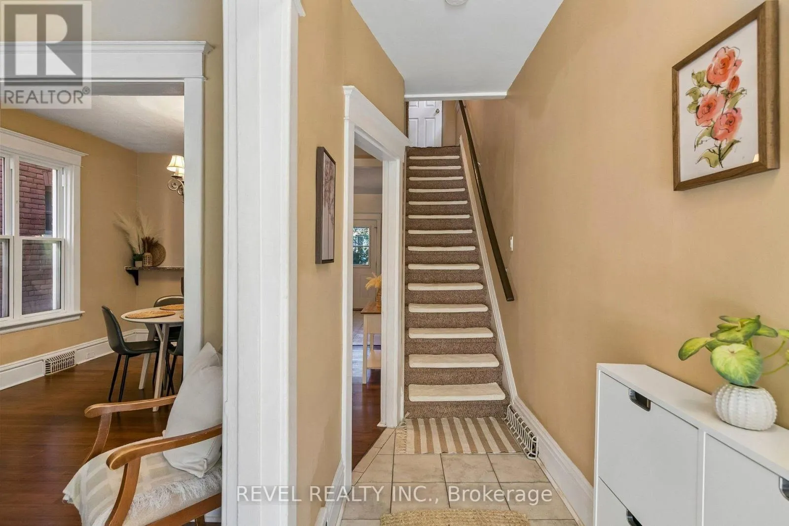 36 HOLTON AVENUE N