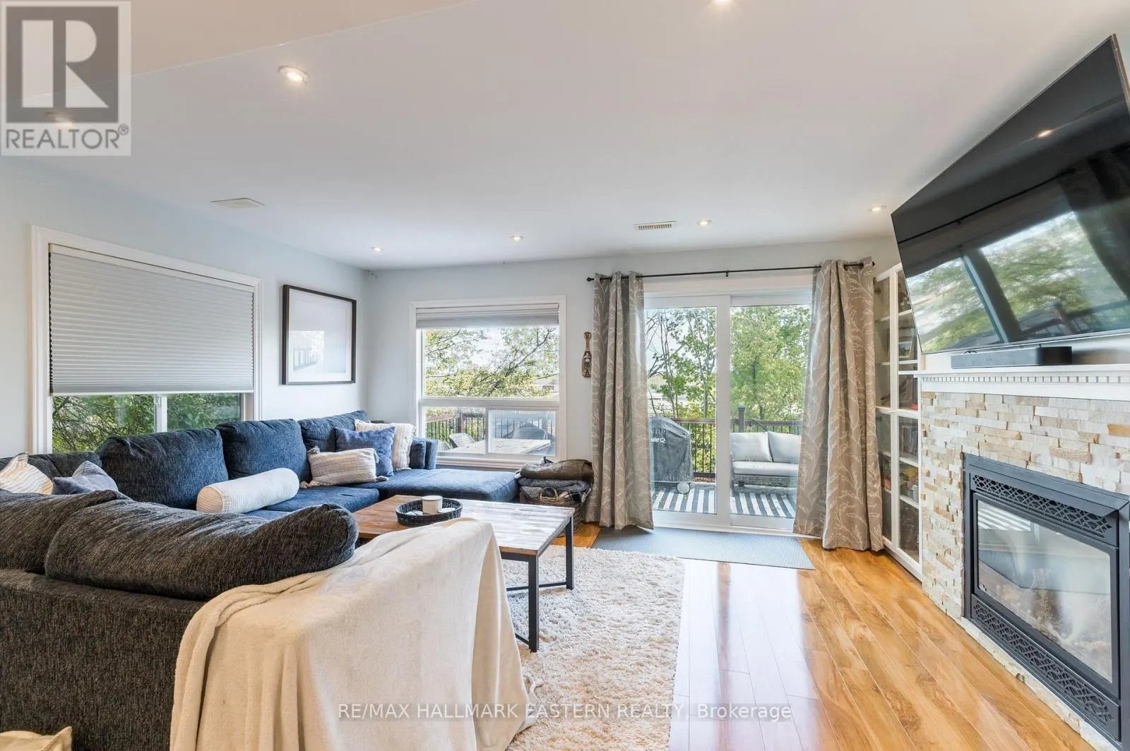 688 TRAILVIEW DRIVE