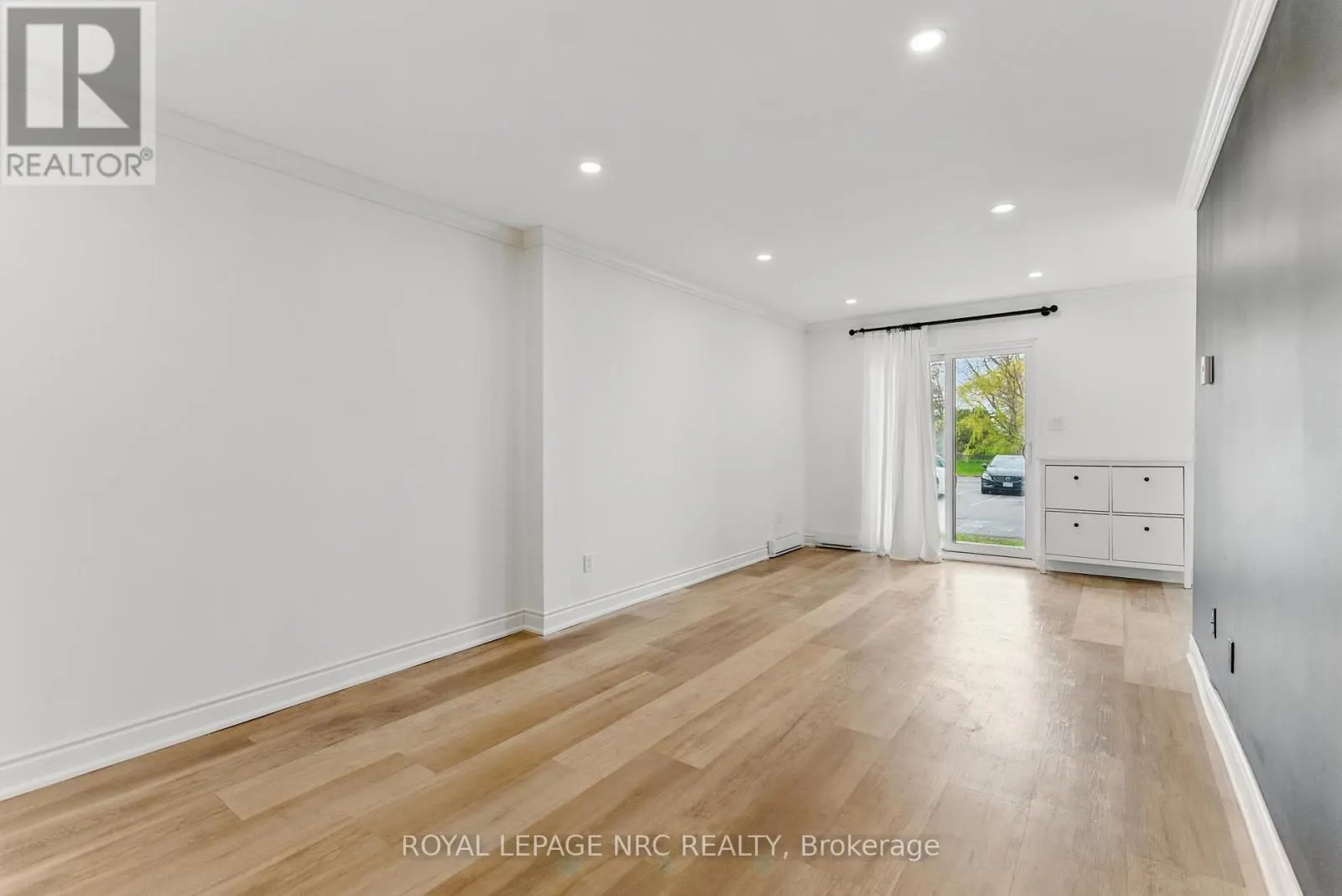 113 - 4209 HIXON STREET #113