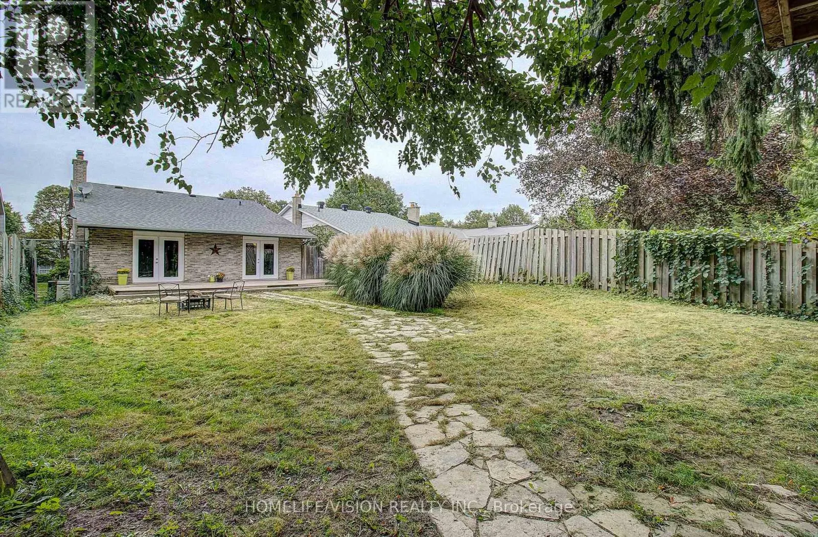 25 RADCLIFFE DRIVE