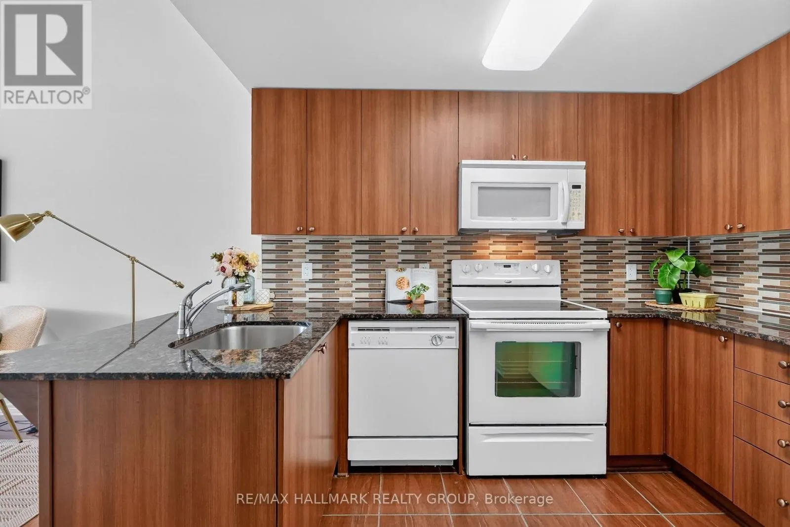 405 - 250 LETT STREET