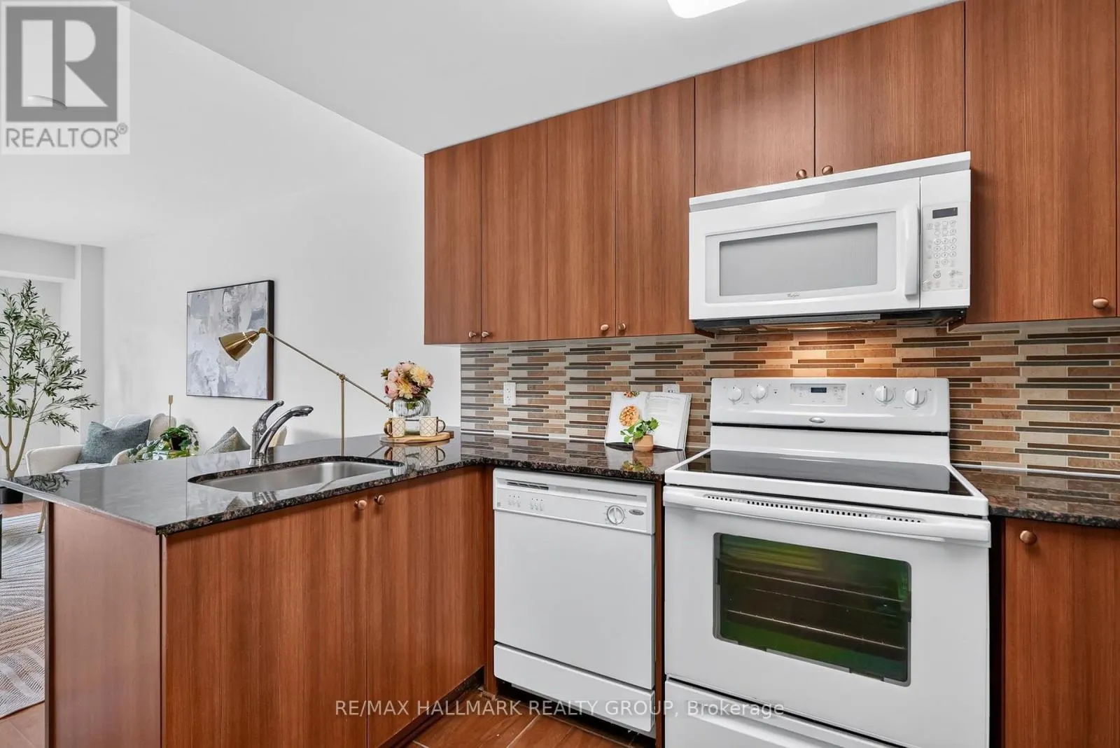 405 - 250 LETT STREET