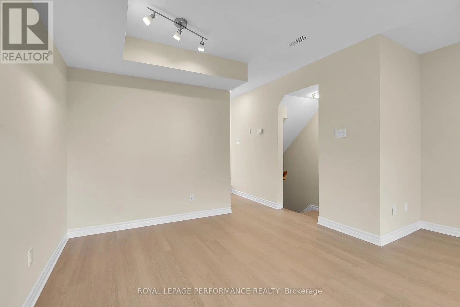 64 MAYFLOWER PRIVATE